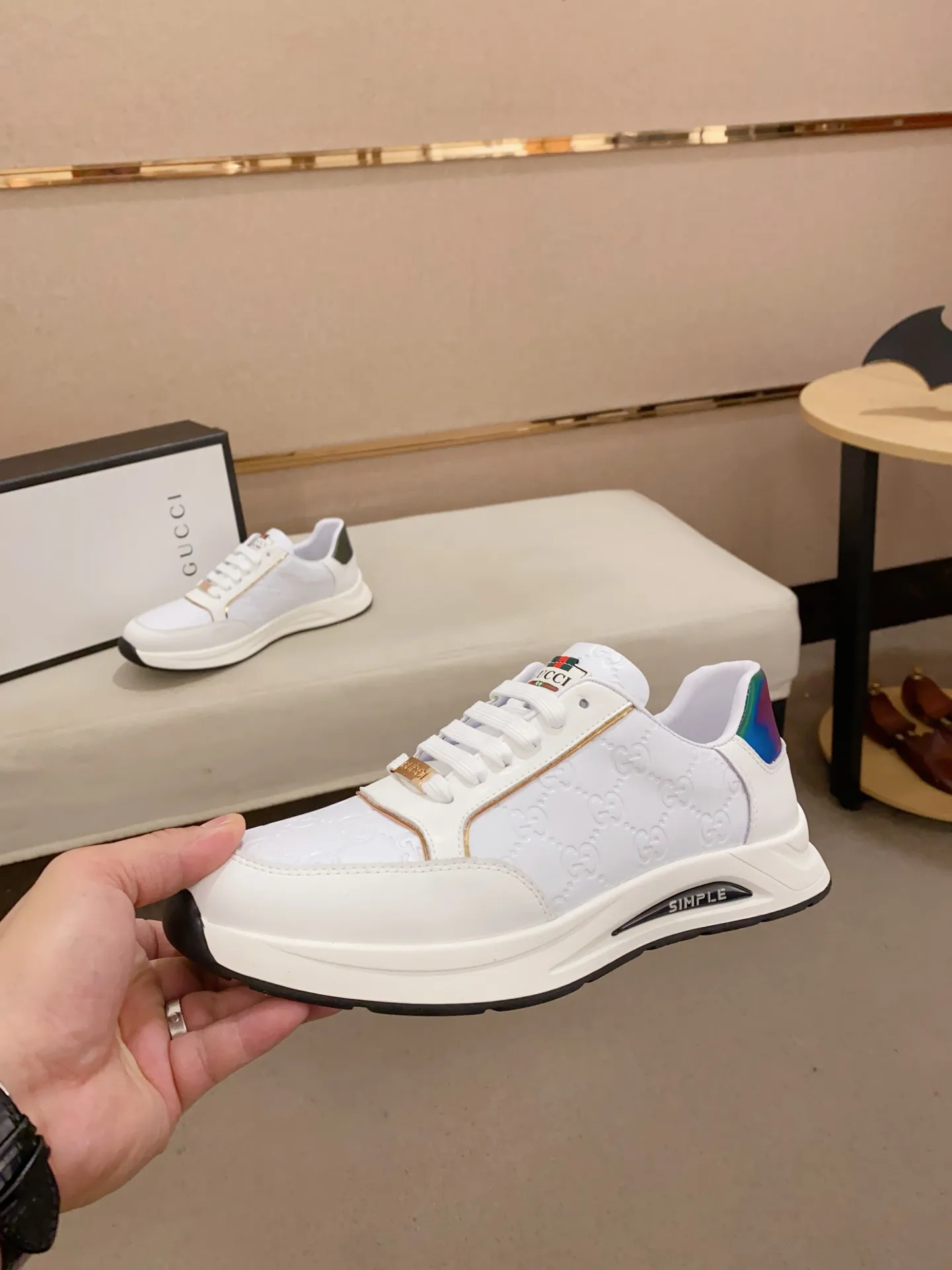 Men's shoes💰 420💰The new GUCCI (Gucci) counters are launched simultaneously. The new men's shoes, 😘fabrics are selected from imported cowhide, and the lining is sheepskin lining. 👍🏿 High-end ☄️ air-cushion molded anti-slip rubber outsole, exquisite lines, simple and elegant, comfortable and high-end for leisure travel. Code number: 38 to 44 (45 can be customized and cannot be returned or exchanged)
